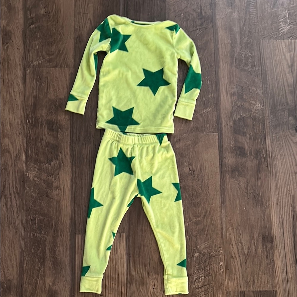 Cat & Jack Green Pajama Set with Long Sleeves and Star Pattern